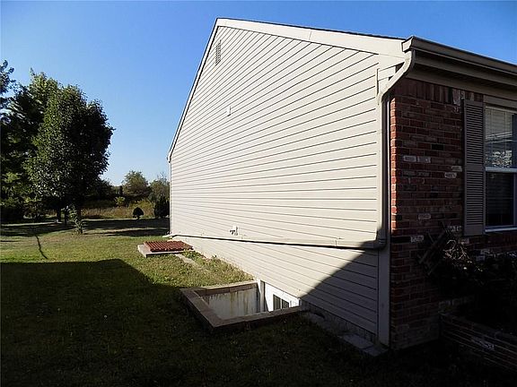 2nd image of 6670 Amherst Way