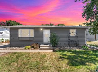 3712 S Hawthorne Ave, Sioux Falls, SD 57105