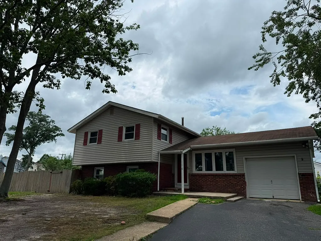 3 bed, $3,000 — Photo 2