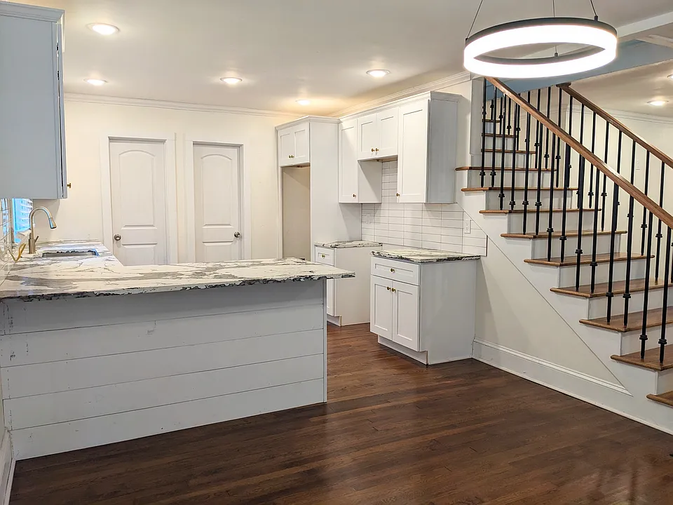Fully renovated Kitchen (Stainless Steel Appliances coming soon!)