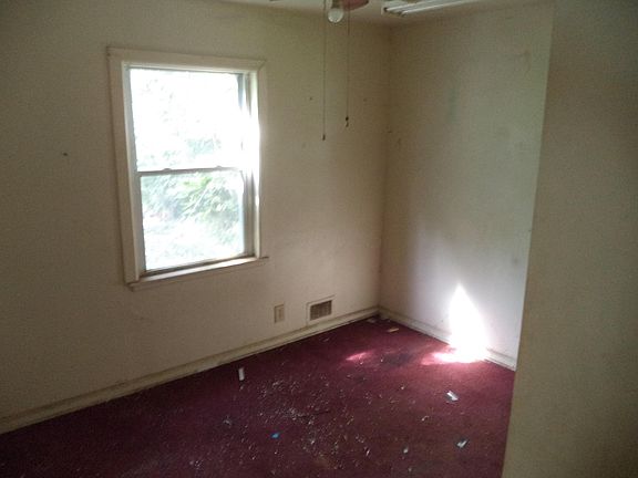 4th image of 229 Lowell Rd
