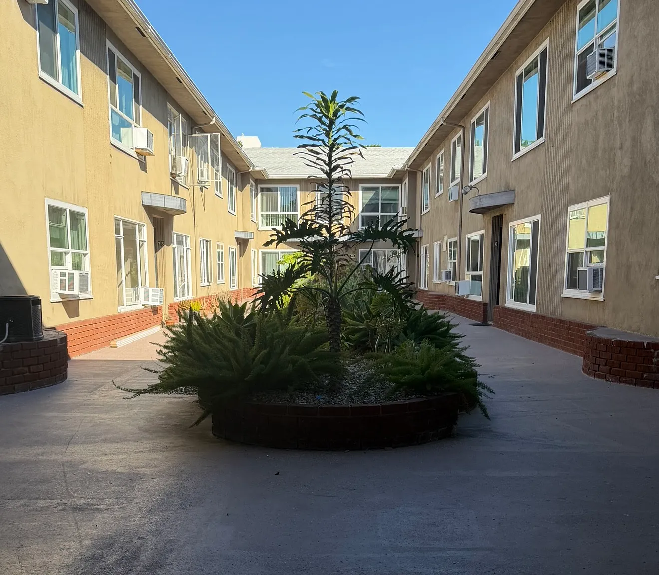 1848 N. Garfield Pl — Photo 1