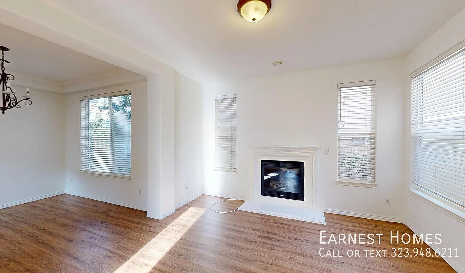Spacious 4-Bedroom Townhome with Private Yard and 2-Car Garage — Photo 4