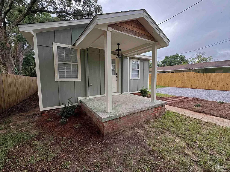 1212 N East St — Photo 37