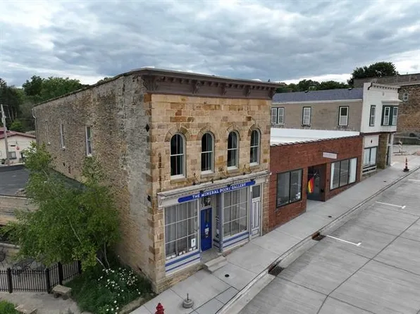 22 High St, Mineral Point, WI 53565