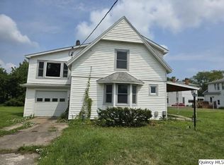 251 Cherry St, Carthage, IL 62321