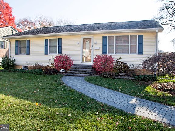 2nd image of 132 Woodlawn Ave
