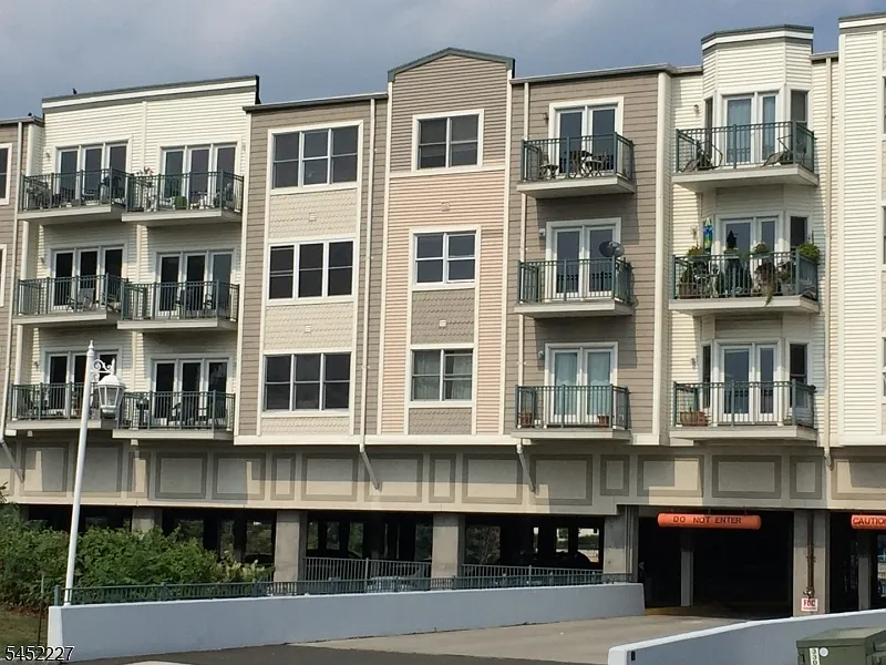 2 bed, 2.0 bath, 1500 sqft, $4,195 — Photo 2