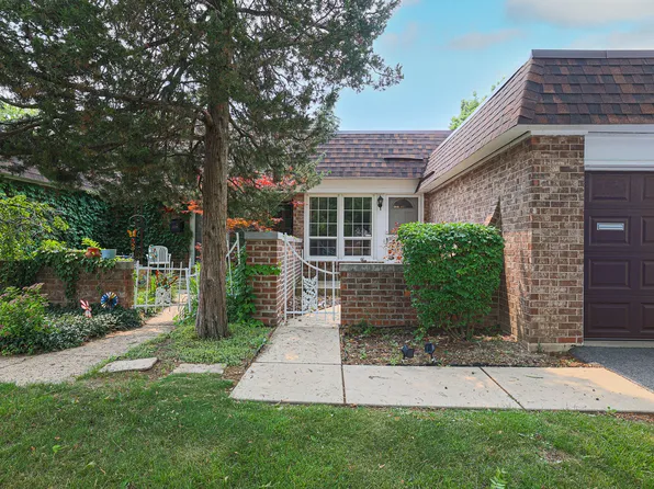 1S296 Dillon Ln, Villa Park, IL 60181