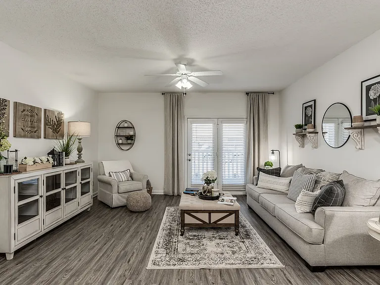 2BD, 2BA - 1150SF - Living Room