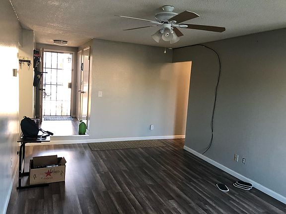 3rd image of 276 Carlyle Ct