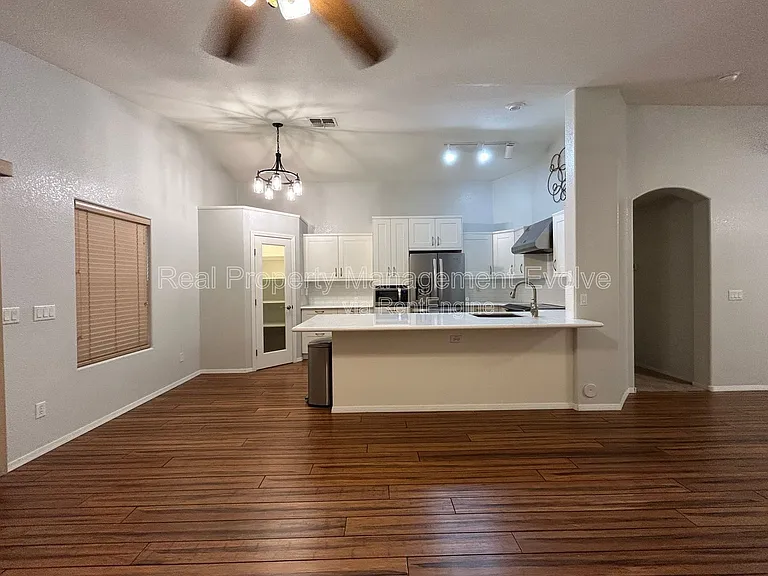 16036 N 11th Ave #1019 — Photo 8