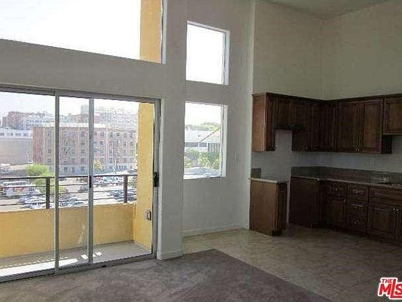 3rd image of 1614 Wilshire Blvd
