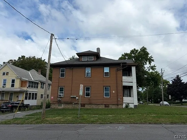 2 bed, 1.0 bath, 5808 sqft, $1,350 — Photo 2