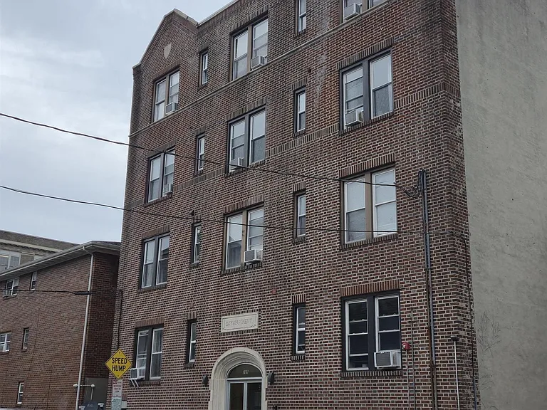 289 Day Ave #B2 — Photo 6
