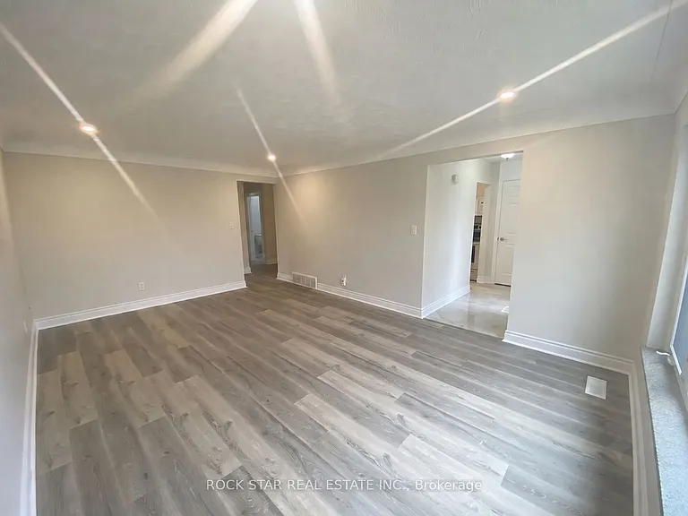 227 Fernwood Cres #MAIN — Photo 5