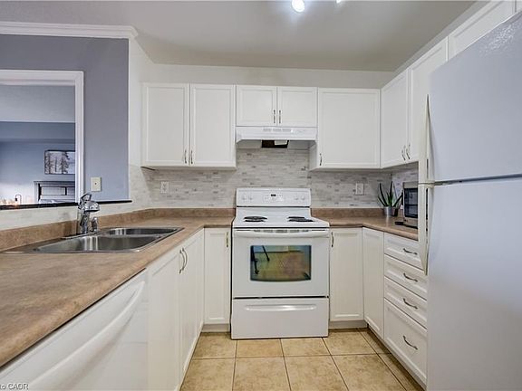 3rd image of 8 Harris St #420