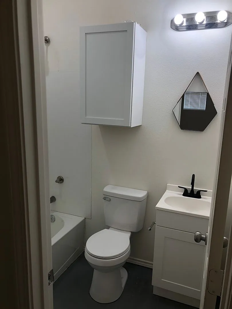 Charming 2BR Duplex in Mineola — Photo 4