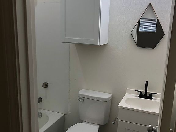 4th image of 22404 Matins Ln #A