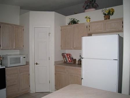4th image of 912 Joshua Tree Dr