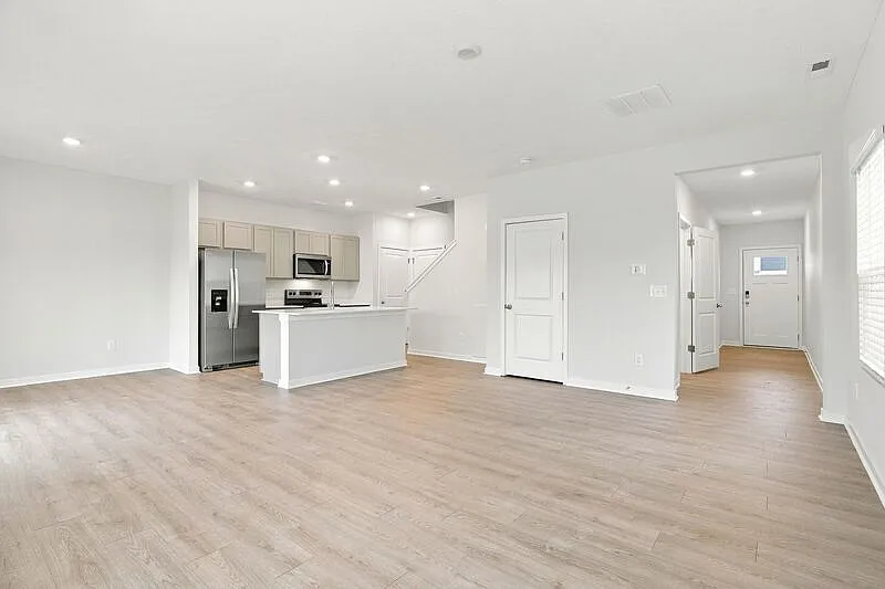 4 bed, 2.5 bath, $2,750 — Photo 3
