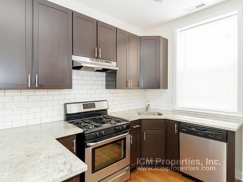 1st image of 853 W Cornelia Ave #3M