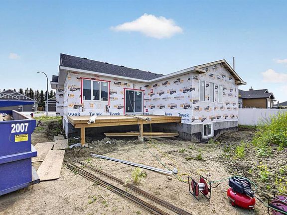 3rd image of 38 S Viceroy Cres