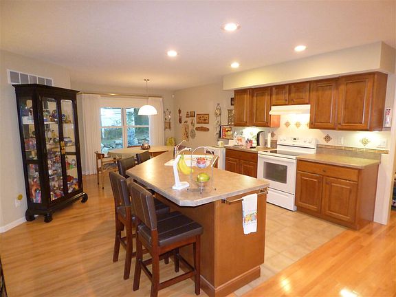 2nd image of 1810 Overlook Ct