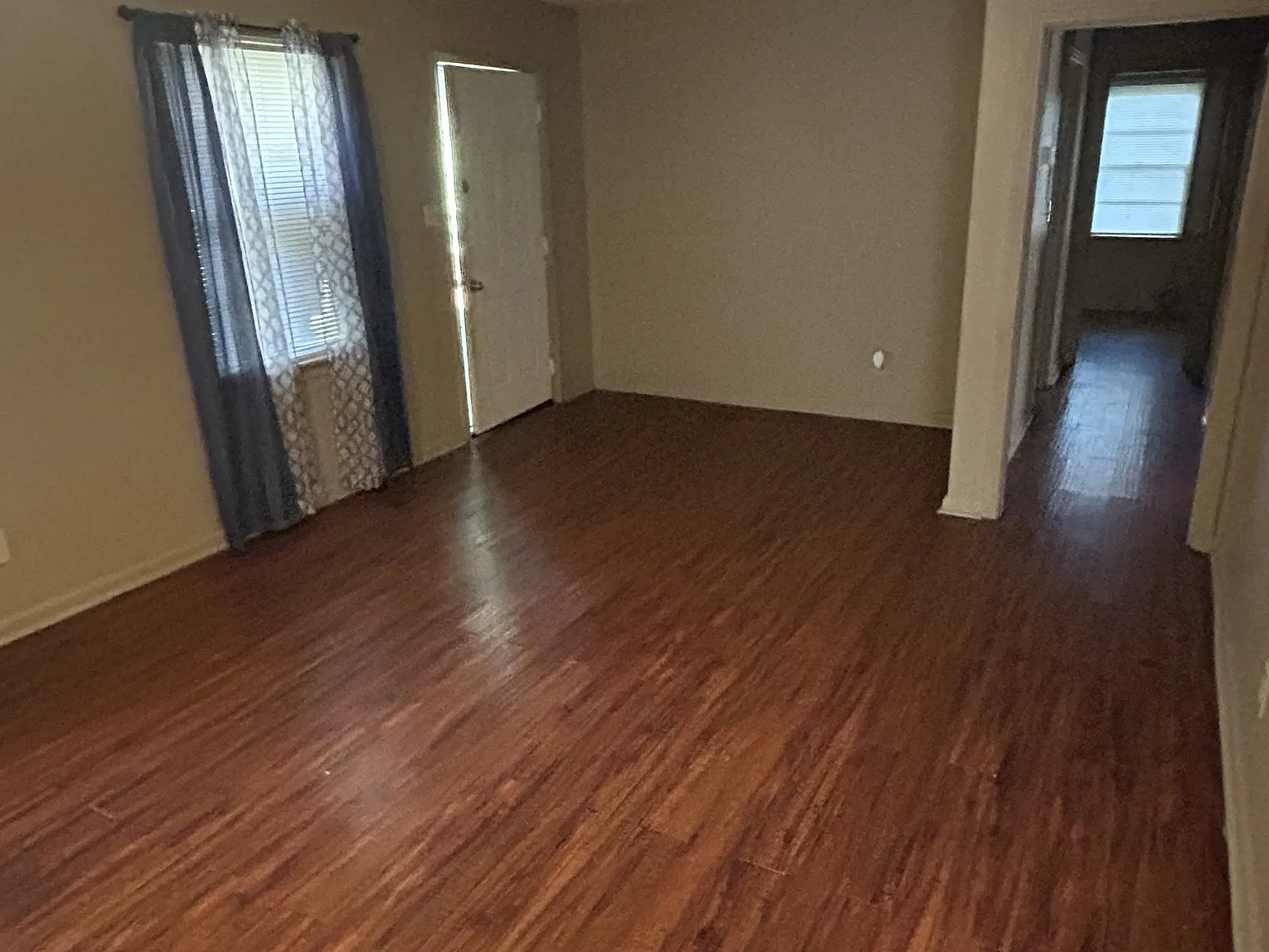 3 bed, 975 sqft, $1,000 — Photo 4