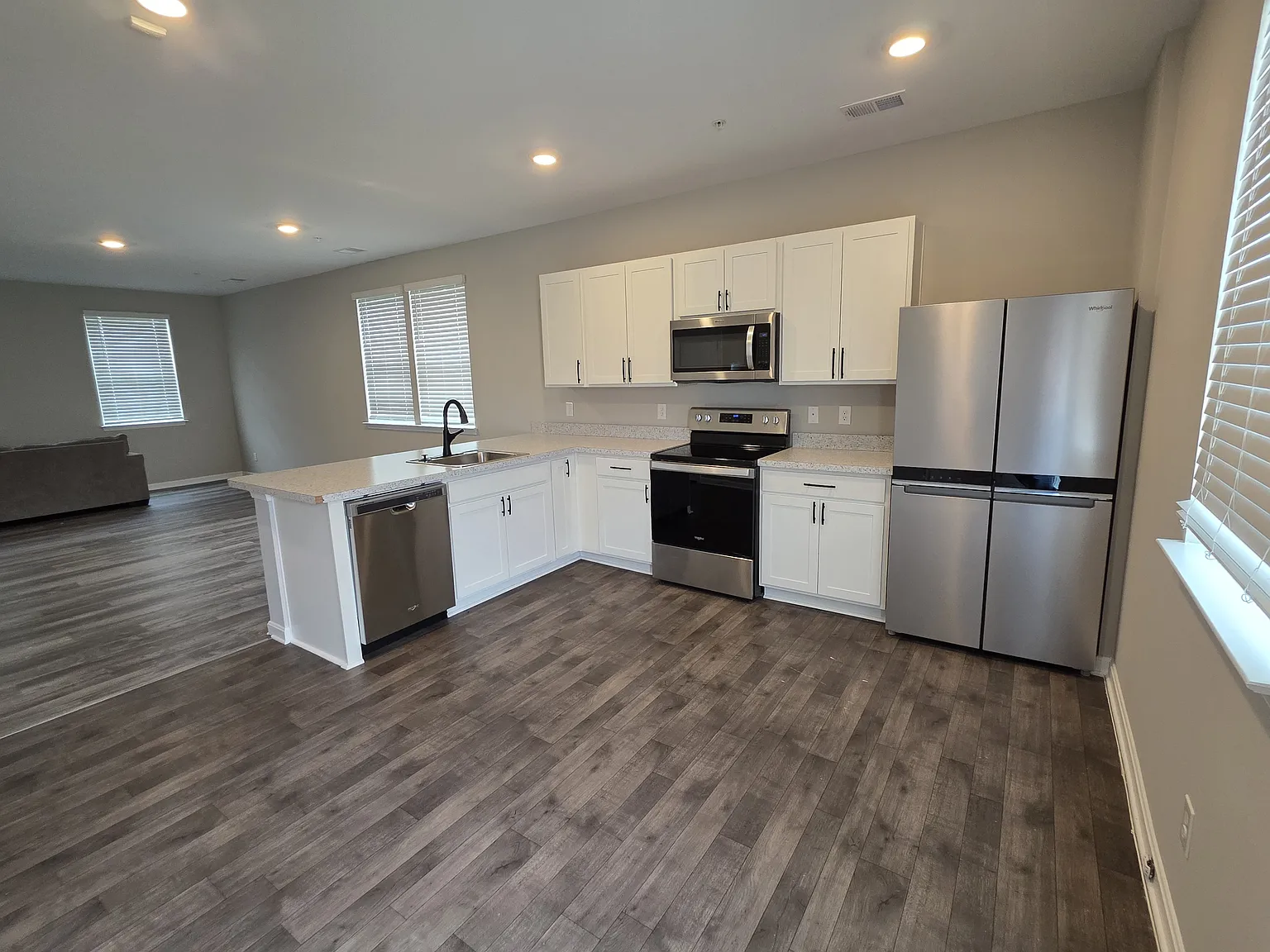 3 bed, 2.5 bath, 1432 sqft, $1,900 — Photo 3