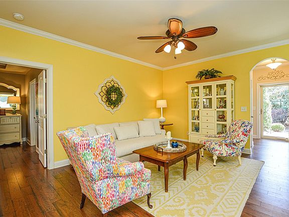3rd image of 118 Coral Ln