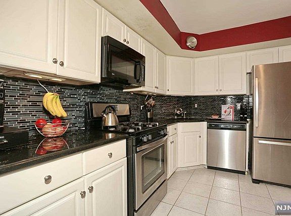 3rd image of 397 Cambridge Dr
