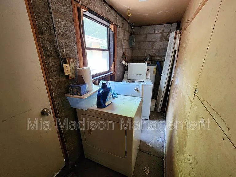 40 1/2 Wesley Ct — Photo 8