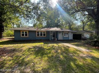 3250 Oak Forest Dr, Jackson, MS 39212