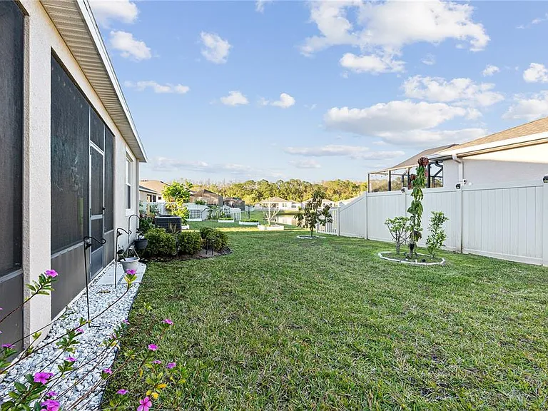 1092 Pipestone Pl — Photo 24