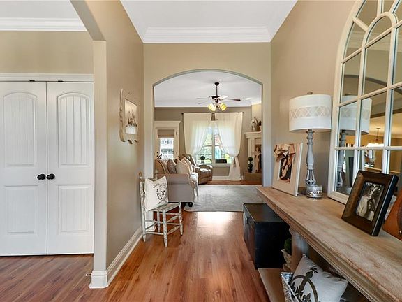3rd image of 1017 S Worthington Dr