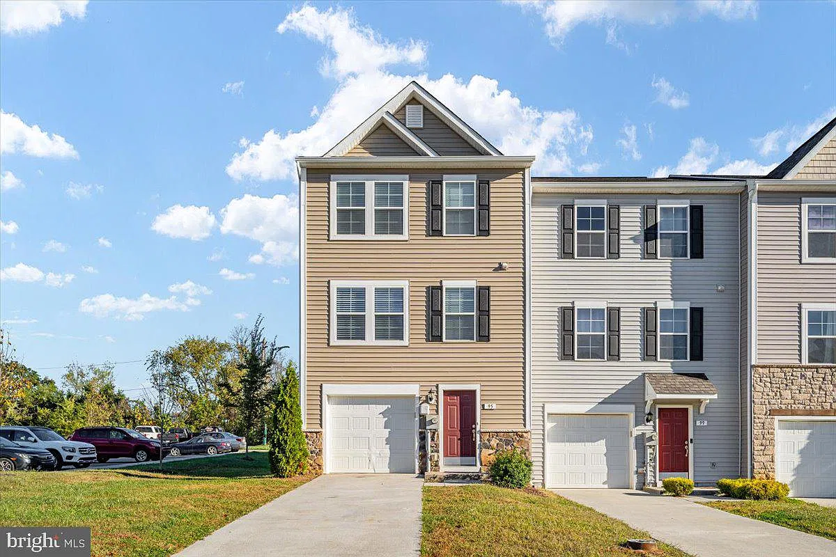 3 bed, 3.5 bath, 1934 sqft, $2,250 — Photo 1