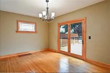 3 bed, 1.5 bath, 1450 sqft, $2,400 — Photo 2