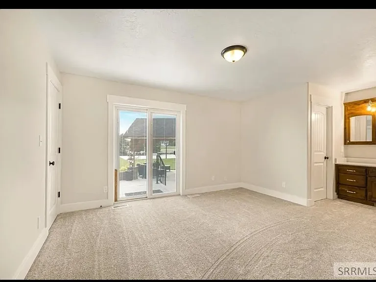 1079 N 2700 W — Photo 12