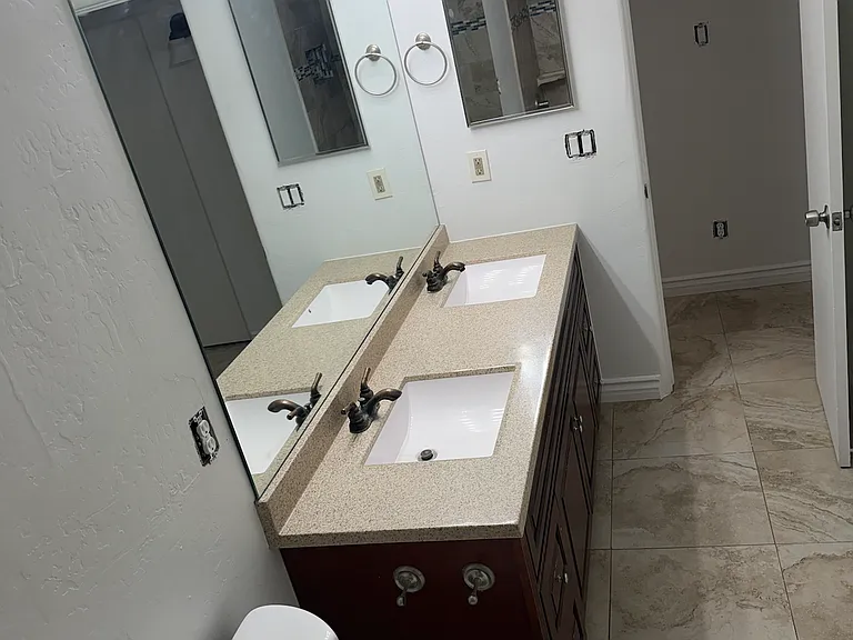 3321 W Rancho Dr — Photo 3