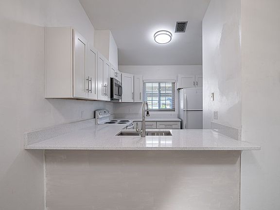 4th image of 204 Murcott Dr #1