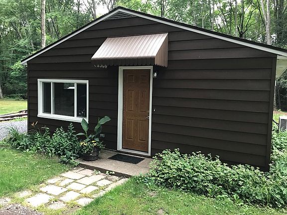 Bedroom entrance (summer).