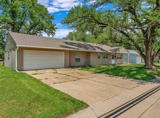 4104 SW 29th St, Topeka, KS 66614