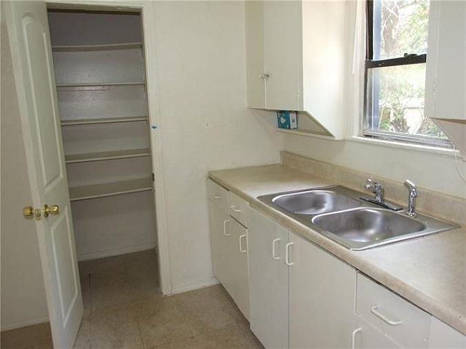 2nd image of 2406 Leacrest Dr