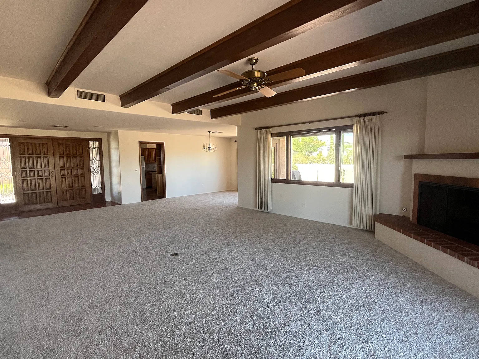 3 bed, 2445 sqft, $4,000 — Photo 4