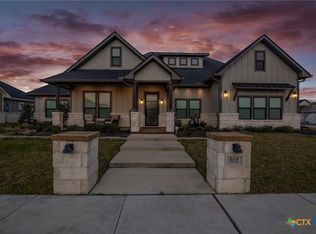 102 Beacon Ln, Victoria, TX 77904