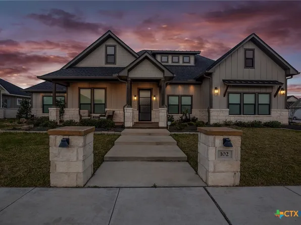 102 Beacon Ln, Victoria, TX 77904