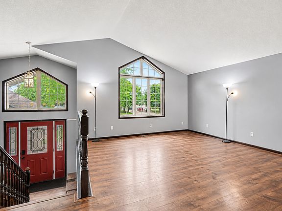 4th image of 4660 Country Cir