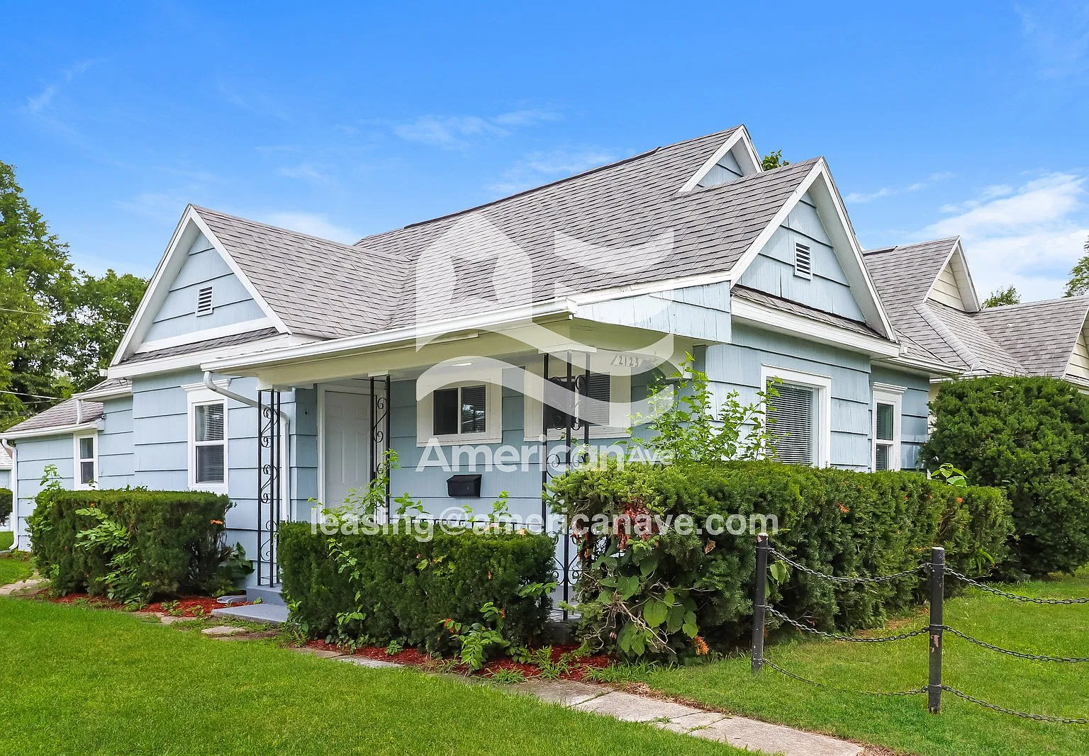 3 bed, 1.0 bath, 1039 sqft, $1,385 — Photo 2