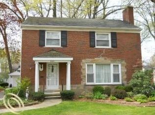 1851 Littlestone Rd, Grosse Pointe Woods, MI 48236